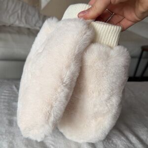 Cream fuzzy mittens